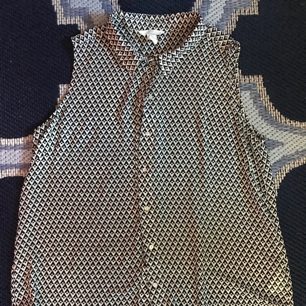 Sleeveless tunic button up shirt. EUC